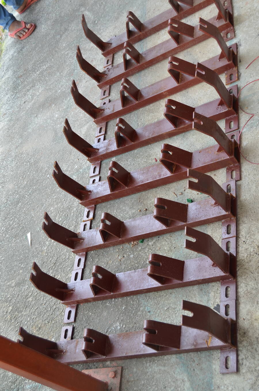 Conveyor idler frames