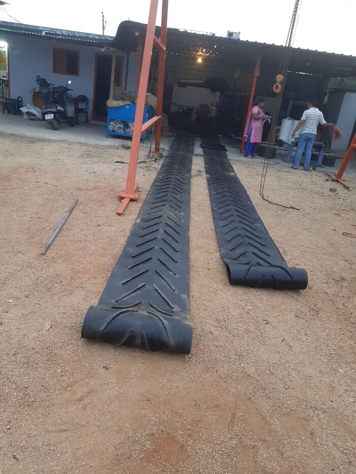 Chevron pattern conveyor belt